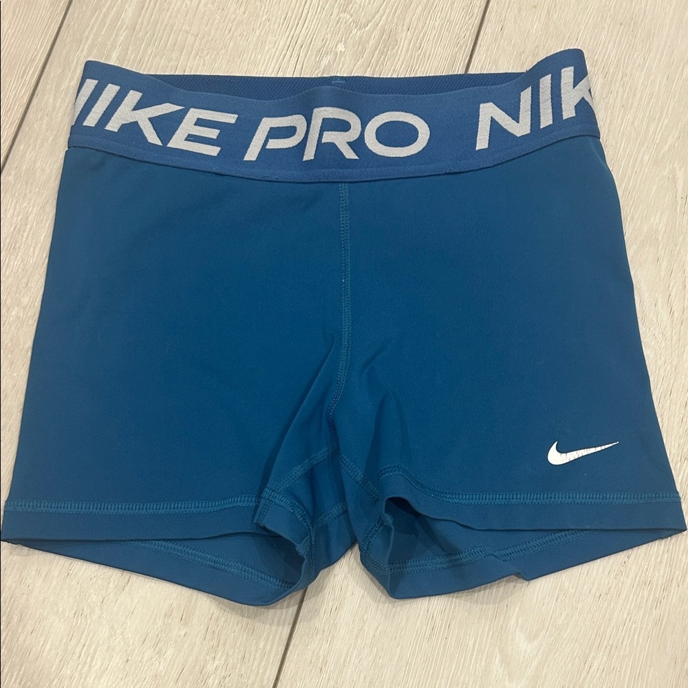 Women’s Nike pro shorts